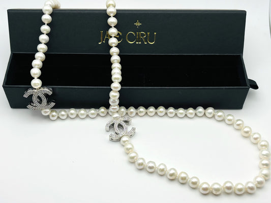 Exquisite Pearl & Crystal Necklace